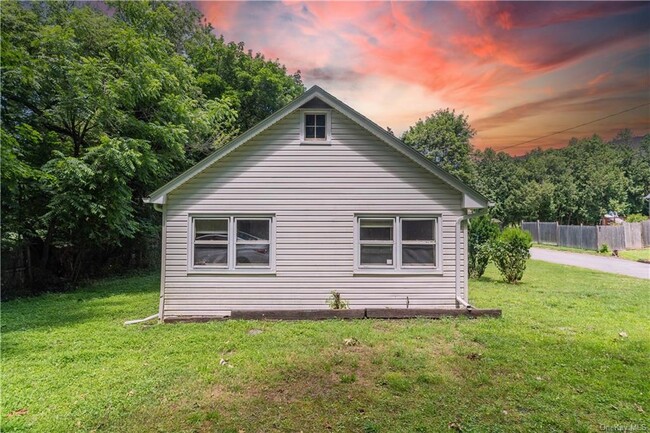Building Photo - 142 Fries Ln