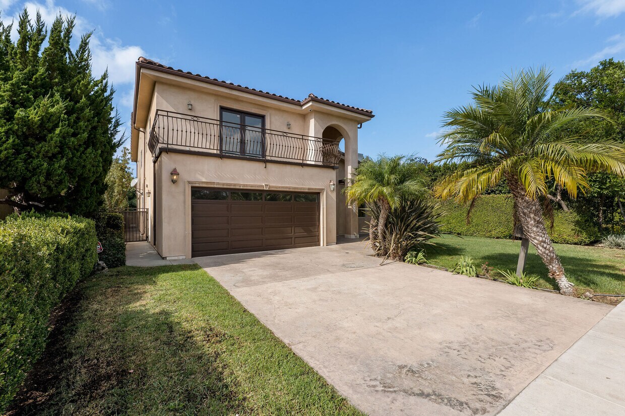 Foto principal - 4935 Varna Ave