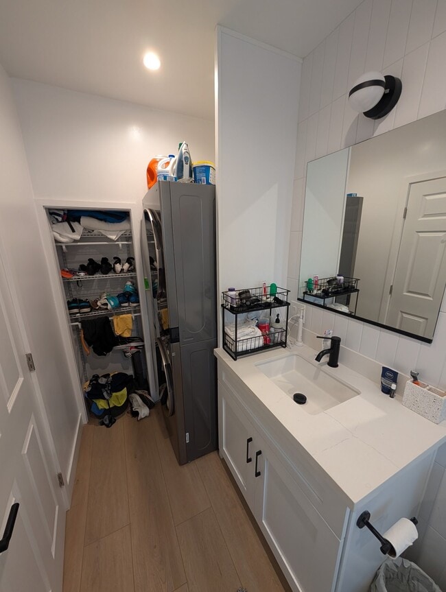 washer and dryer - 2827 2nd St