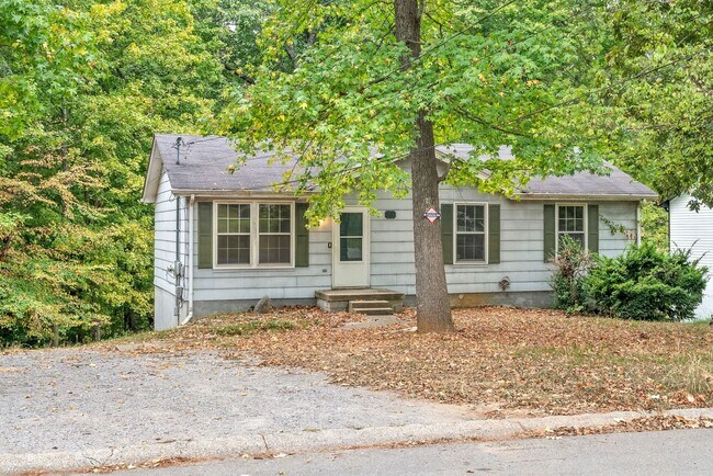 Building Photo - 3 Bedroom Home on Wooded Lot For Rent!