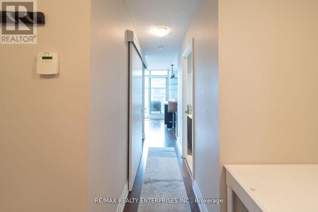 Photo du bâtiment - 555 Wilson Ave