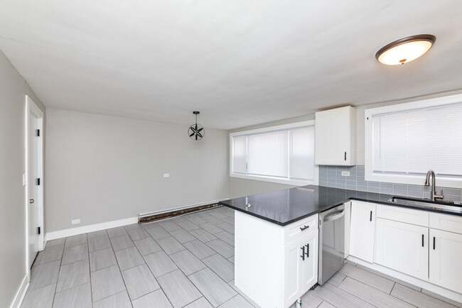 Building Photo - 3058 N Kostner Ave