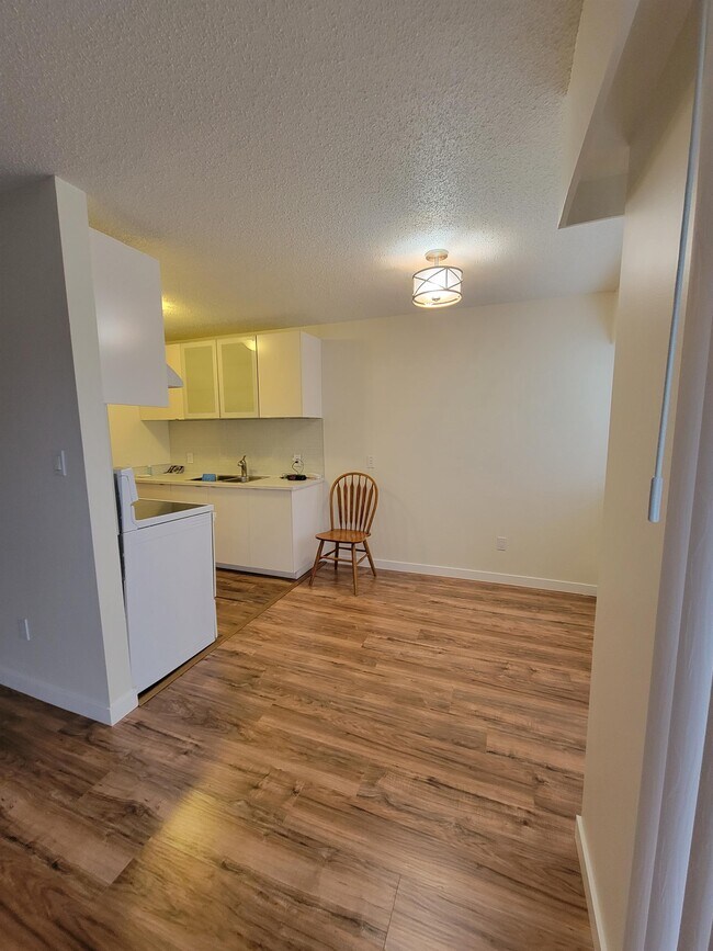 Photo du bâtiment - 1909-1909 Salton Rd