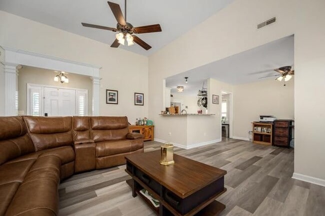 Building Photo - 410 Stones River Ln