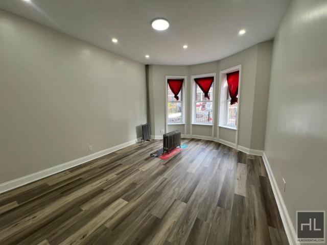 Foto del edificio - 3 bedroom in BROOKLYN NY 11226