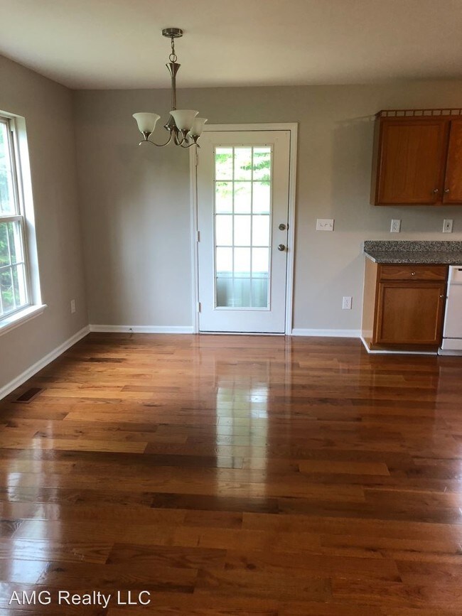 Building Photo - 3 br, 2 bath House - 214 E Lyon Street