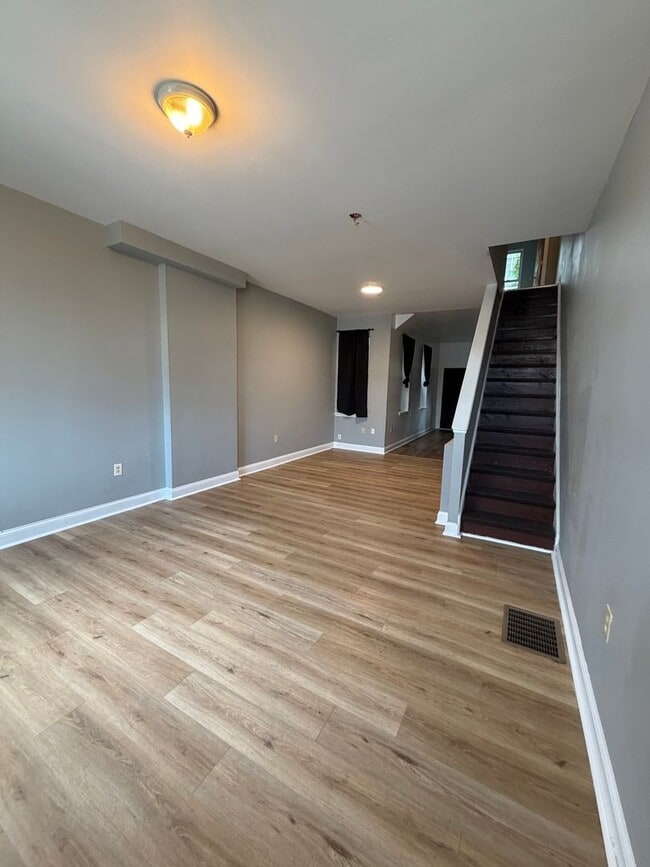 Spacious 3 Bedroom with Washer/Dryer - Spacious 3 Bedroom with Washer/Dryer House