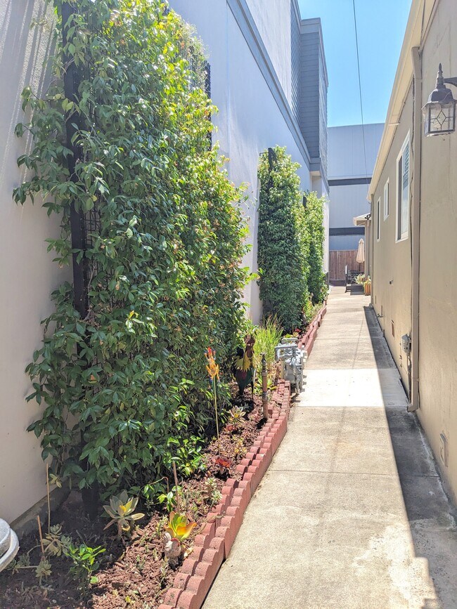 Foto del edificio - 1223 Howard Ave