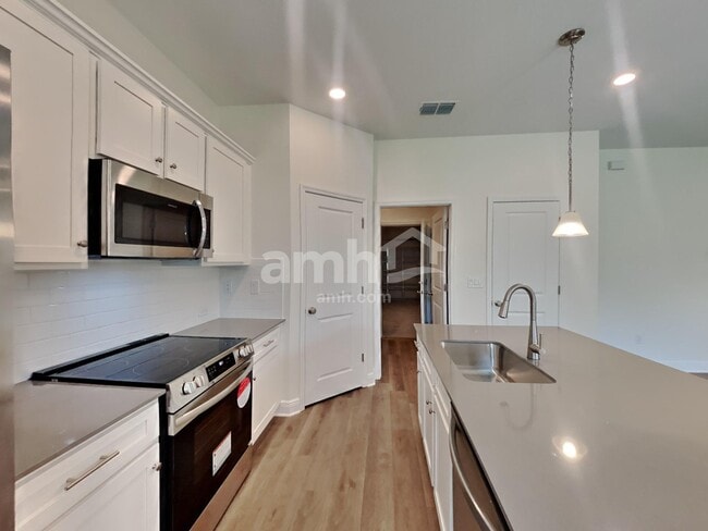 Building Photo - 27120 St Andrews Ave