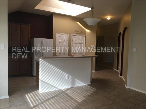 Building Photo - 2815 Oak Crest Dr