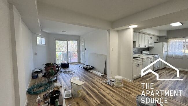 Building Photo - 5536 W Windsor Ave