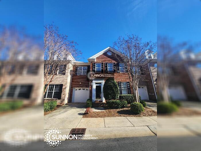 Foto principal - 3 Bed / 2.5 Bath Townhome in Quiet Ballantyne