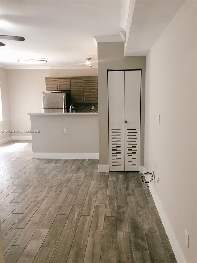 Foto del edificio - 222 Sidonia Ave