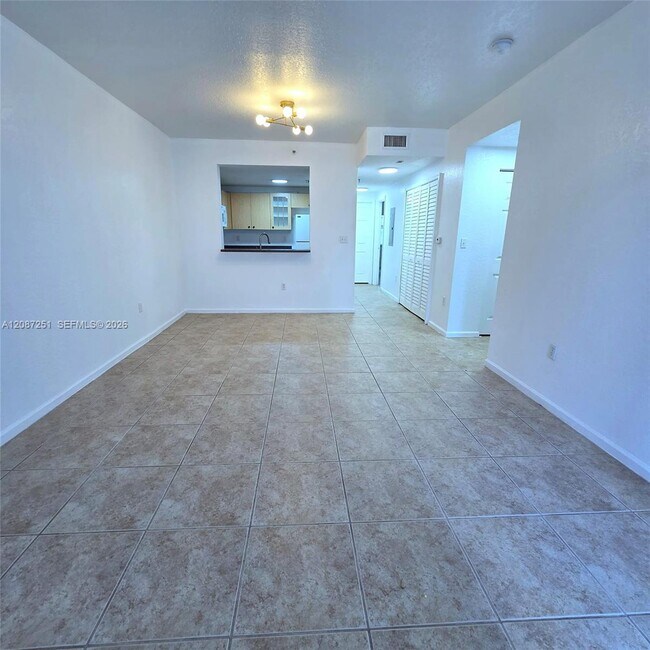Building Photo - 2901 Riverside Dr
