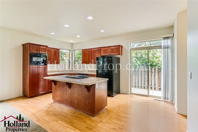 Building Photo - Lovely 3 Bedroom 2.5 Bath in Aloha