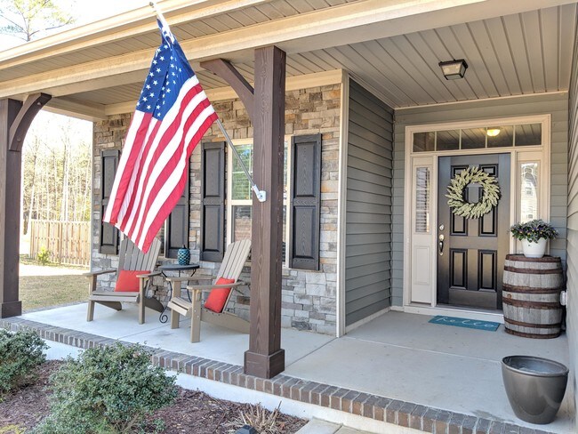 Foto del edificio - 265 Almond Dr