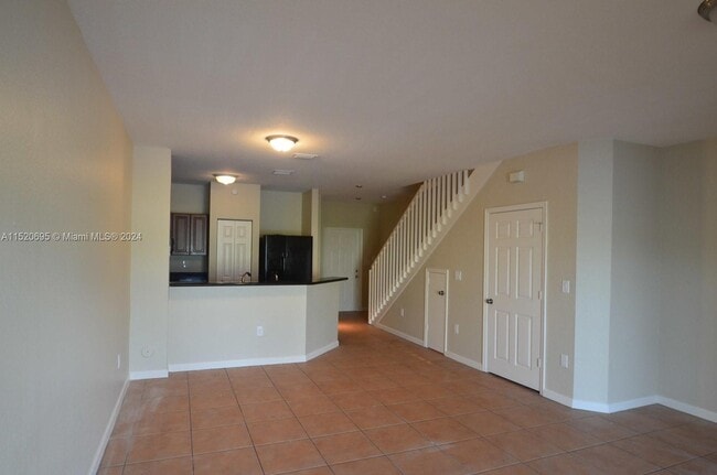 Building Photo - 8899 N Isles Cir