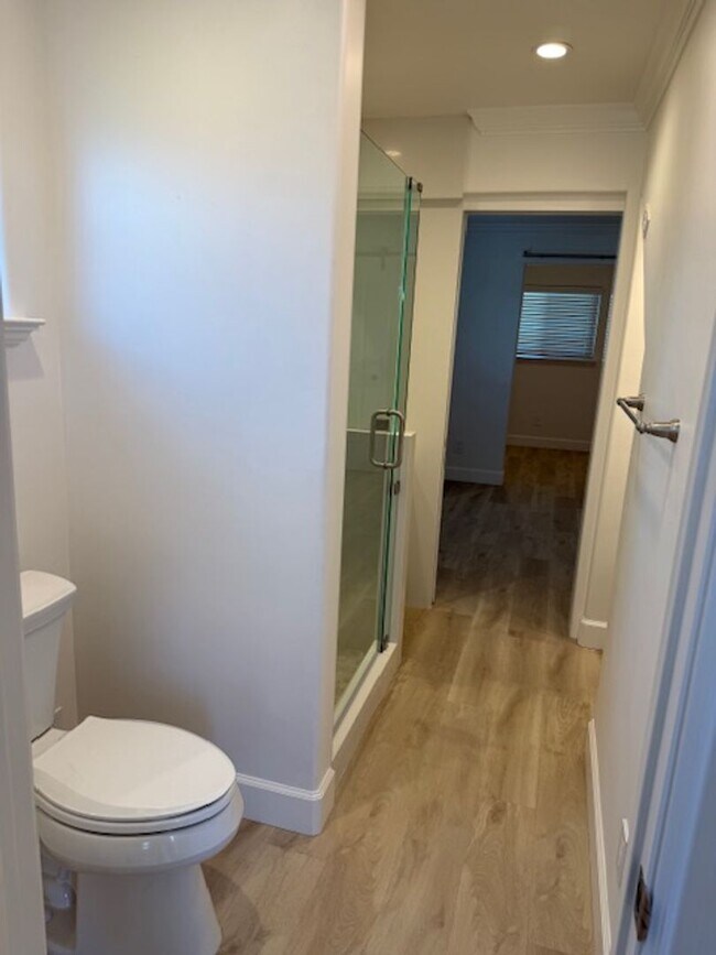 Foto del edificio - Great 2 bedroom, 1 bathroom house with office/bonus room and Ocean Views near DLI and downtown Mo...
