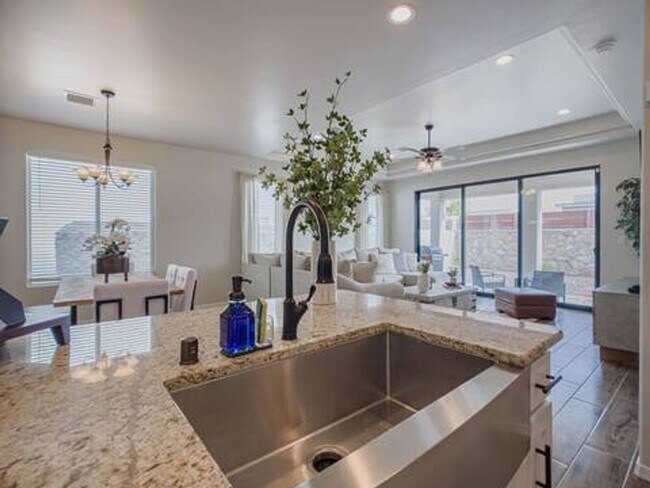 Foto del edificio - Beautiful East side House 3 Bed