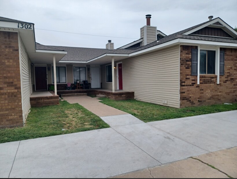 1302 E Selma St, Wichita, KS 67216 Townhome Rentals in Wichita KS