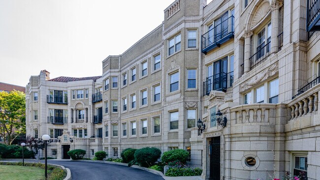 Foto del edificio - 6838 S South Shore Dr