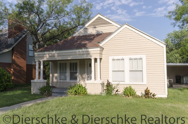 Building Photo - Precious Santa Rita Home! 3 Bedroom, 2 Bat...
