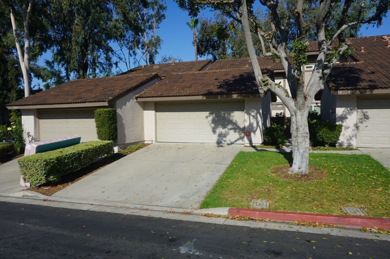 Foto principal - Lovely 3 Bed 2.5 Bath Fullerton Townhome