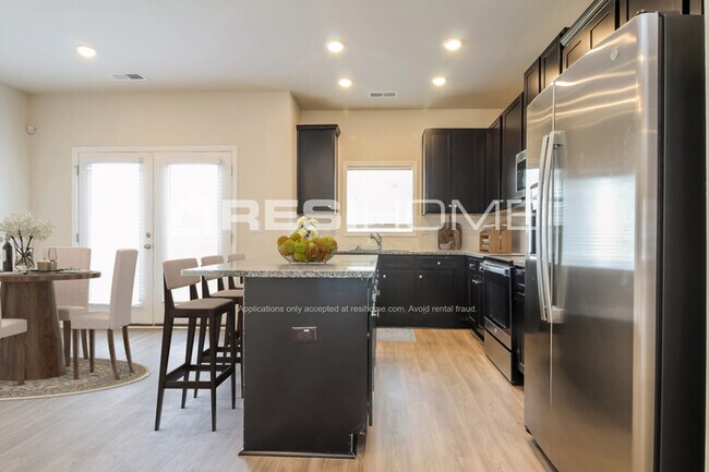Foto del edificio - 943 Simmons Trace