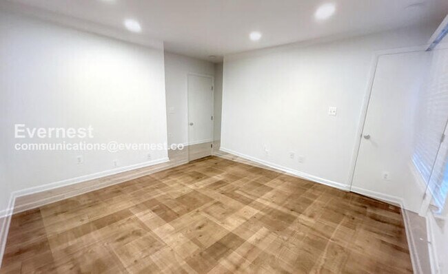 Foto del edificio - 16318 Taconic Cir