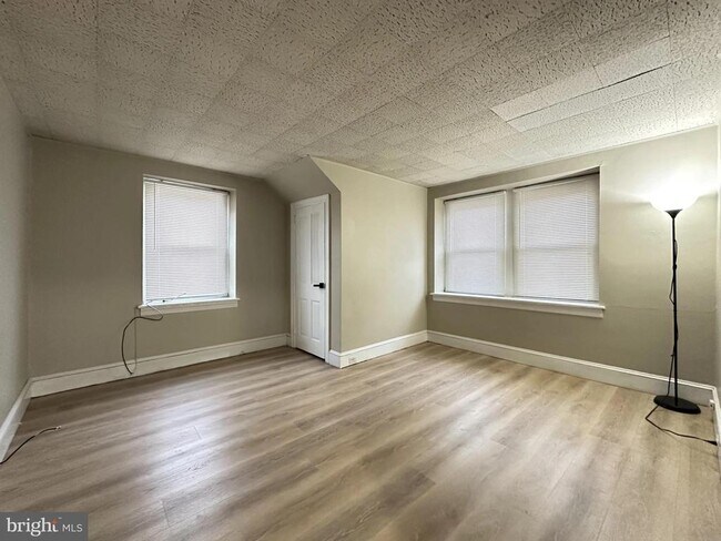 Foto del edificio - 1109 W James St