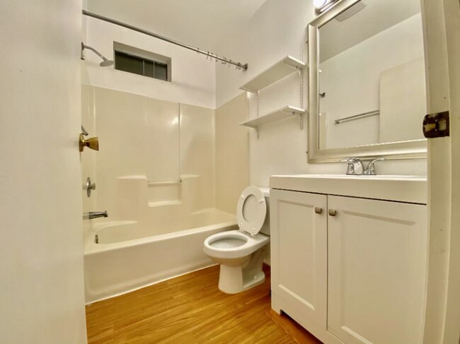 Foto del edificio - 4226 7th Ave NE