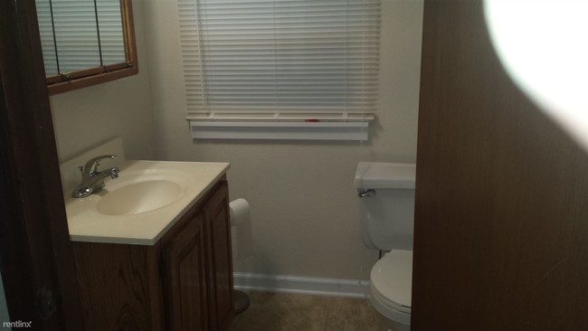 Building Photo - 1 br, 1 bath House - 130 Glen Oak Street