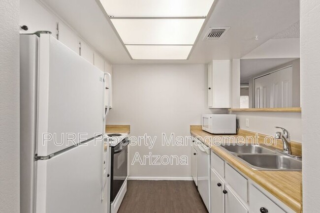 Building Photo - 616 S Hardy Dr