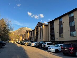 Building Photo - 2244 N Canyon Rd
