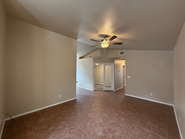 Building Photo - 2485 Armour Ave