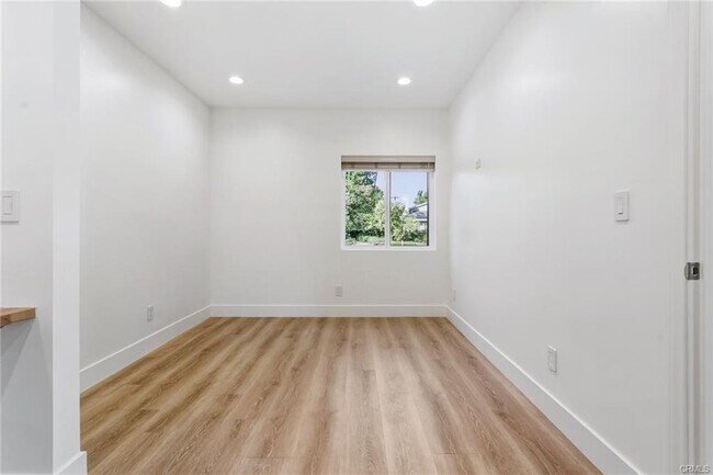 Foto del edificio - 6200 Woodlake Ave