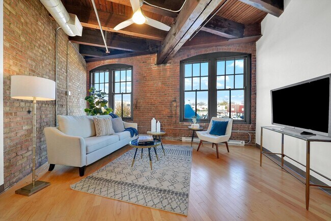 Building Photo - 115 W Galena Blvd