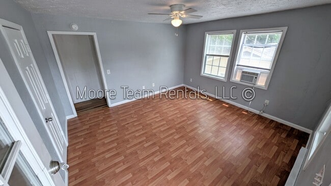 Building Photo - 1226 Martin Cir