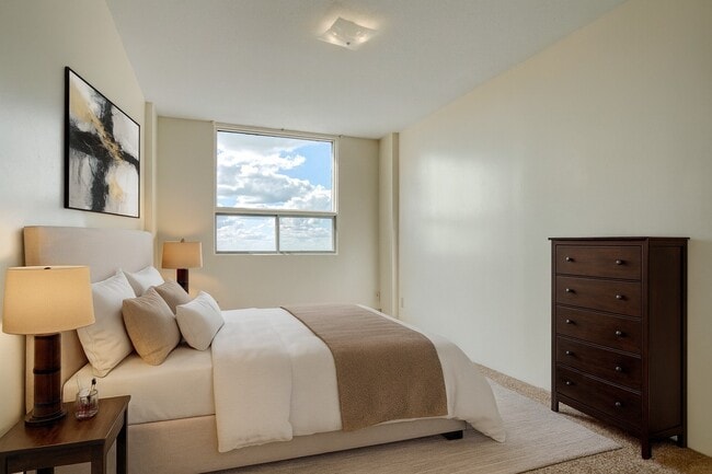 Building Photo - Marquis Towers