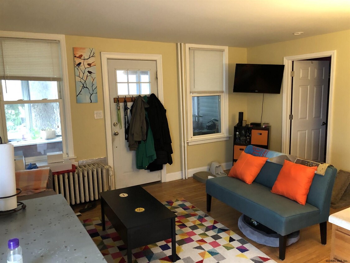 Primary Photo - 25 Maple Ave
