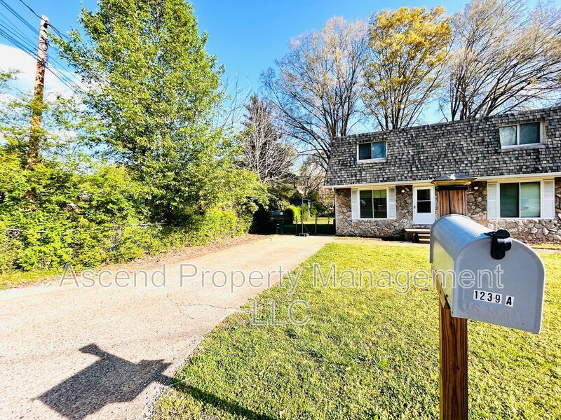 Primary Photo - 1239 Helena Dr