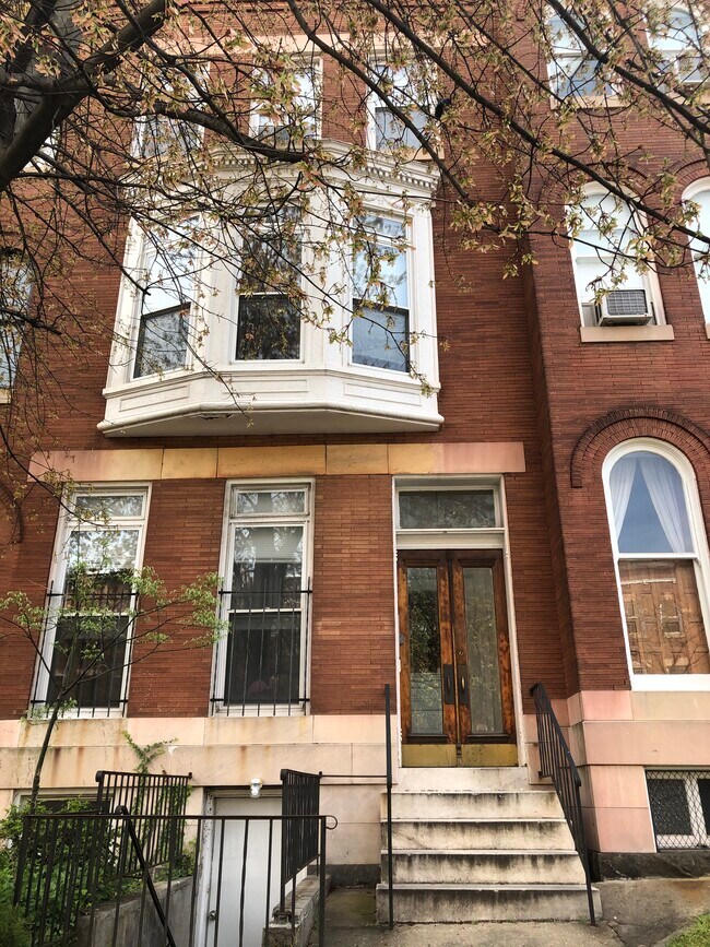 exterior - 3035 St Paul St