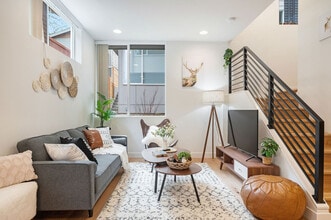 Building Photo - 34 W Cremona St