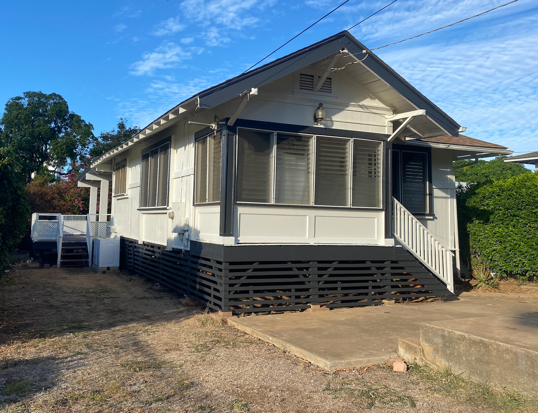 Building Photo - Two Bedroom Home