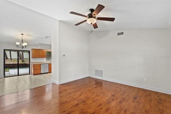 Building Photo - 723 Pent St