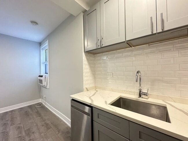 Building Photo - 505 W Belmont Ave