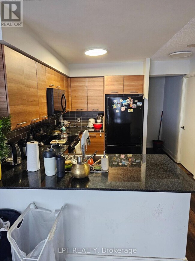 Photo du bâtiment - 125 Village Green Square