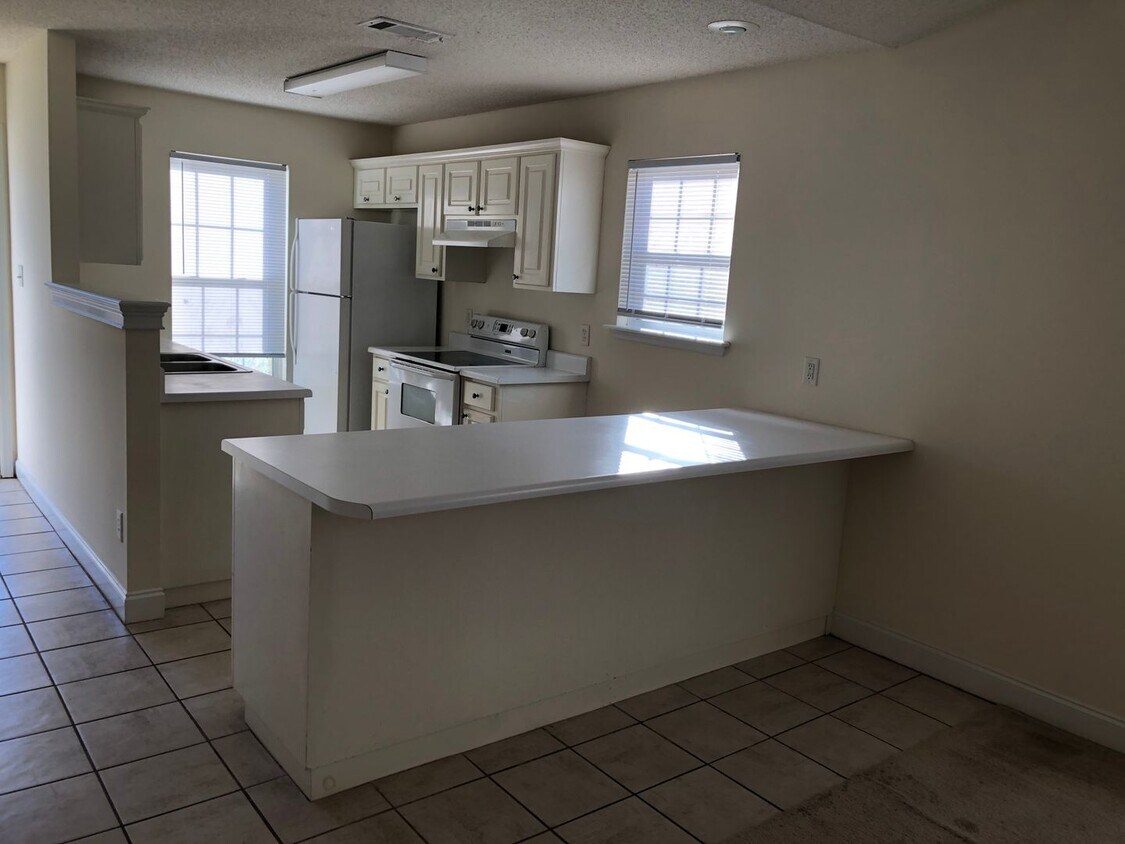 Building Photo - 2837 Mclain Ln