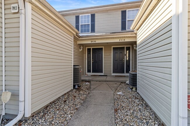 Building Photo - Spacious 3-Bed, 2.5-Bath Home – In-Unit Laundry, 2-Car Garage, and Pet Friendly