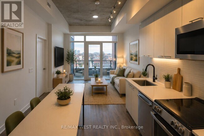 Photo du bâtiment - 1808 St Clair Ave W
